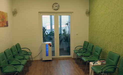 Sterilizátor vzduchu v čekárně pro pacienty v Olomouci